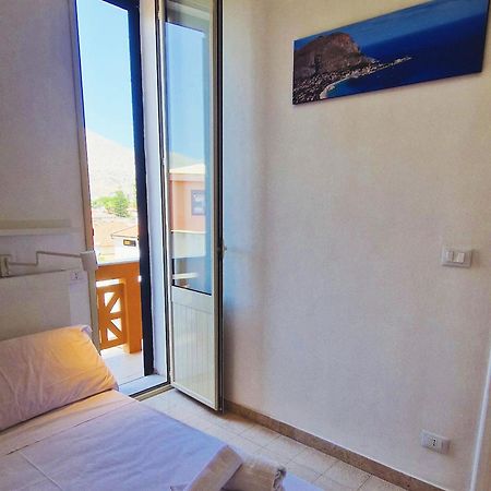 Apartment By The Sea Mondello Beach Palermo Kültér fotó